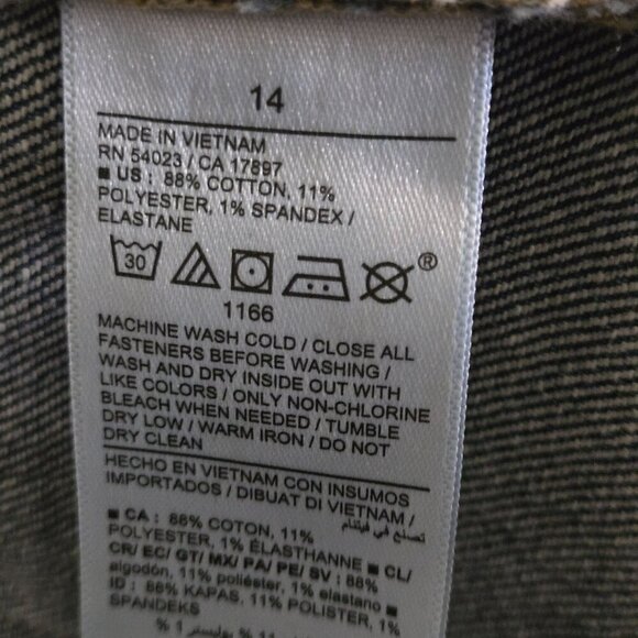 Old Navy Mid Rise Boyfriend Loose Jeans Slight Distress 2023 Size 14 - Picture 8 of 9